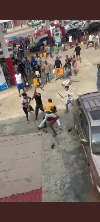 FUEL SCARCITY: Nigeria Youths Fight With Sticks At A Fuel Station