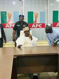 POLITICS: Police Take Over APC National Secretariat As Buhari Reportedly Removes Buni