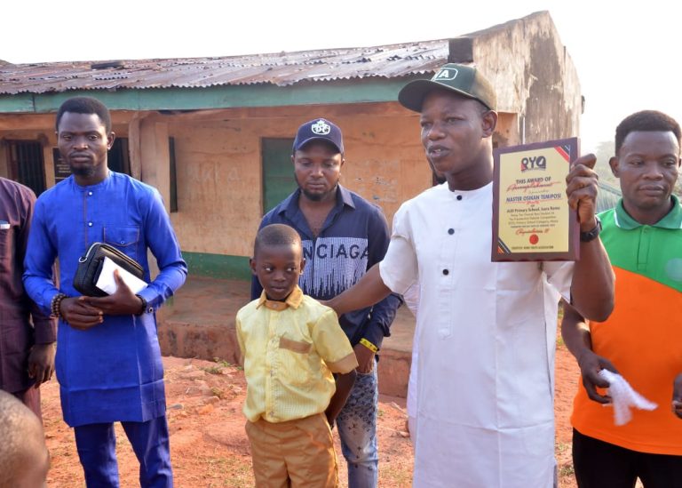 EDUCATION: Remo Born Presidential Debate Winner, Osikan Temiposi, Bags Award Of Accomplishment, Cash Gifts, From Remo Youth Association -RYA