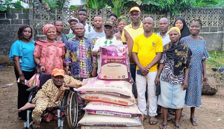 OGUN: APC Chieftain, Otunba (Dr.) Adebayo Odunowo Donates Food Stuff Palliatives To APC Imoru Unit