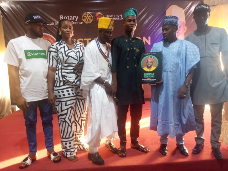 OGUN: Rotary Club Of Olumo Sunrise Honours Sagamu Born Entrepreneur, Omooba Adeniyi Adesola Idowu, With Emerald Humanitarian Service Award