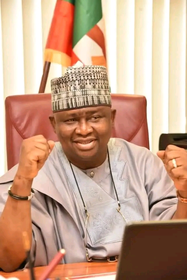 Light Up Ogun West: 25 Ogun West Communities To Receive 500kva Transformers From Senator Yayi