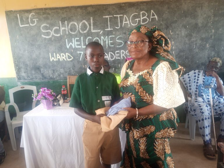 Ogun LG Lawmaker, Hon. Idris Awoderu Scale-up Education Interventions, Fulfils Distributions Of School Items Pledge To Outgoing Pupils In Ijagba, Sagamu